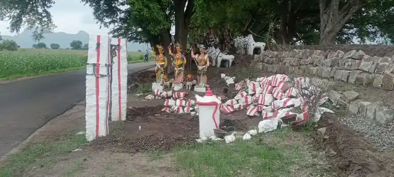 Arulmigu Ayyanar Temple, Kudipatti - 625535 அய்யனார் திருக்கோயில், Kudipatti - 625535, Madurai - Ancient Temple Architecture and History Image 2