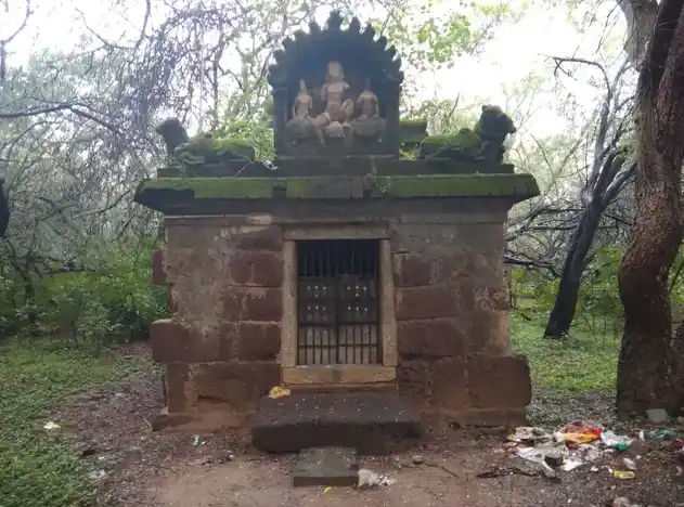 Arulmigu Ayyanar Temple, Malankankudiyiruppu - 621804 அருள்மிகு அய்யனார் திருக்கோயில், மலங்கன்குடியிருப்பு - 621804, Ariyalur - Ancient Temple Architecture and History Image 3