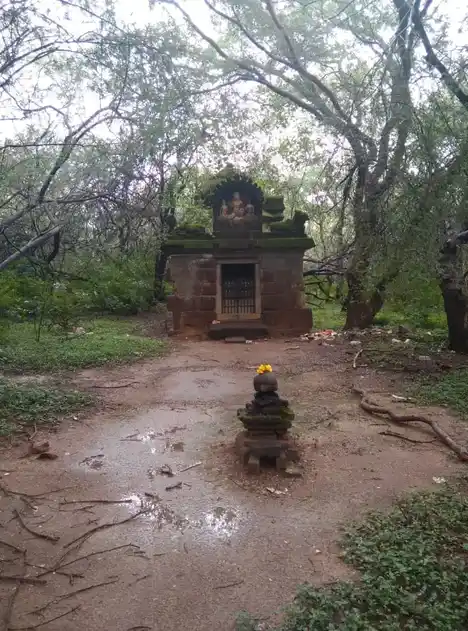 Arulmigu Ayyanar Temple, Malankankudiyiruppu - 621804 அருள்மிகு அய்யனார் திருக்கோயில், மலங்கன்குடியிருப்பு - 621804, Ariyalur - Ancient Temple Architecture and History Image 7