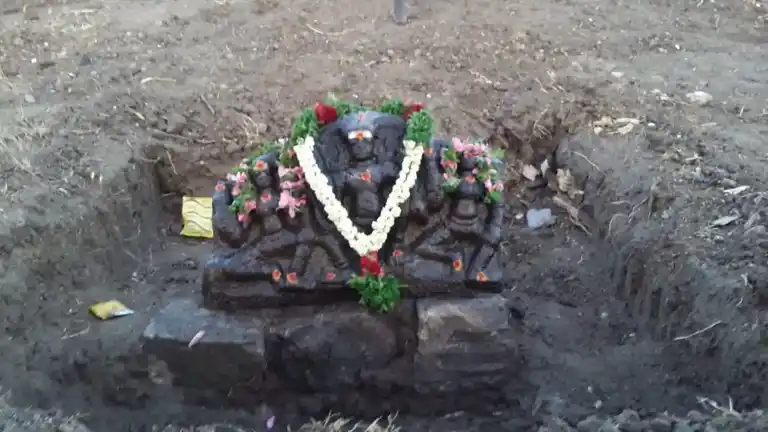 Arulmigu Ayyanar Temple, Mallankinar - 626109