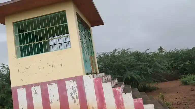 Arulmigu Ayyanar Temple, Mudhalaikulam - 625514 அய்யனார் திருக்கோயில், Mudhalaikulam - 625514, Madurai - Ancient Temple Architecture and History Image 2