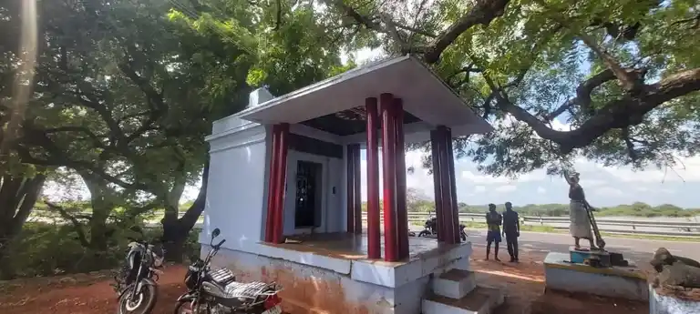 Arulmigu Ayyanar Temple, Mudukkumindanpatti - 628503 அருள்மிகு அய்யனார் திருக்கோயில், Mudukkumindanpatti - 628503, Thoothukudi - Ancient Temple Architecture and History Image 7