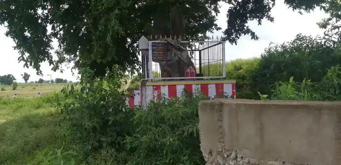 Arulmigu Ayyanar Temple, Naduvakottai - 625704 அருள்மிகு அய்யனார் திருக்கோயில், Naduvakottai - 625704, Madurai - Ancient Temple Architecture and History Image 3