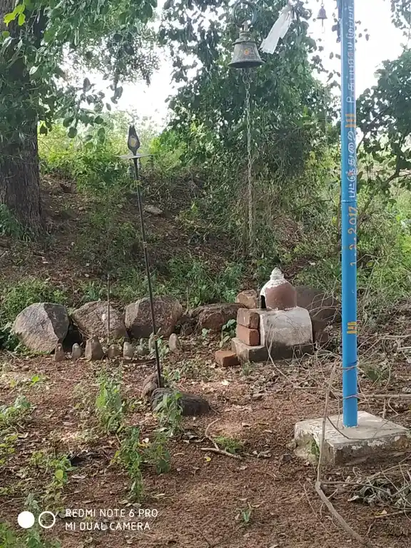 Arulmigu Ayyanar Temple, Near Vaikal Anaikattu, Pattuthurai - 636112 அருள்மிகு அய்யனார் திருக்கோயில், வாய்கால் அணைக்கட்டு அருகில், பட்டுத்துறை - 636112, Salem - Ancient Temple Architecture and History Image 2