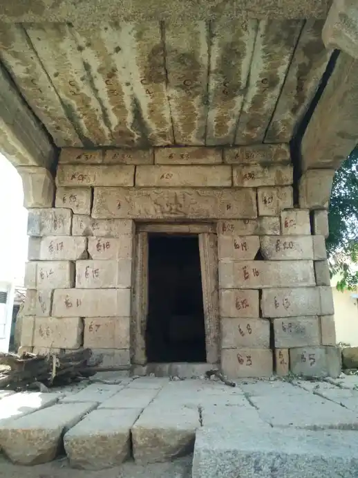 Arulmigu Ayyanar Temple, Peruvalanallur - 621712 அருள்மிகு முத்து மணி அய்யனார் திருக்கோயில், Peruvalanallur - 621712, Thiruchirappalli - Ancient Temple Architecture and History Image 3