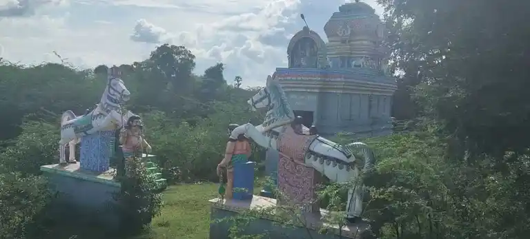 Arulmigu Ayyanar Temple, Sengulipatti - 630555 Arulmigu Ayyanar Temple, Sengulipatti - 630555, Sivagangai - Ancient Temple Architecture and History Image 3