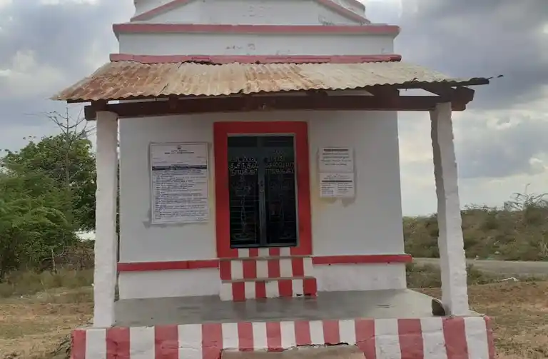 Arulmigu Ayyanar Temple, Solaikavundanpatti, Solaikavundanpatti - 626002 அருள்மிகு அய்யனார் திருக்கோயில், சோலைக்கவுண்டன்பட்டி, சோலைக்கவுண்டன்பட்டி - 626002, Virudhunagar - Ancient Temple Architecture and History Image 2