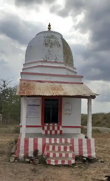 Arulmigu Ayyanar Temple, Solaikavundanpatti, Solaikavundanpatti - 626002 அருள்மிகு அய்யனார் திருக்கோயில், சோலைக்கவுண்டன்பட்டி, சோலைக்கவுண்டன்பட்டி - 626002, Virudhunagar - Ancient Temple Architecture and History Image 3