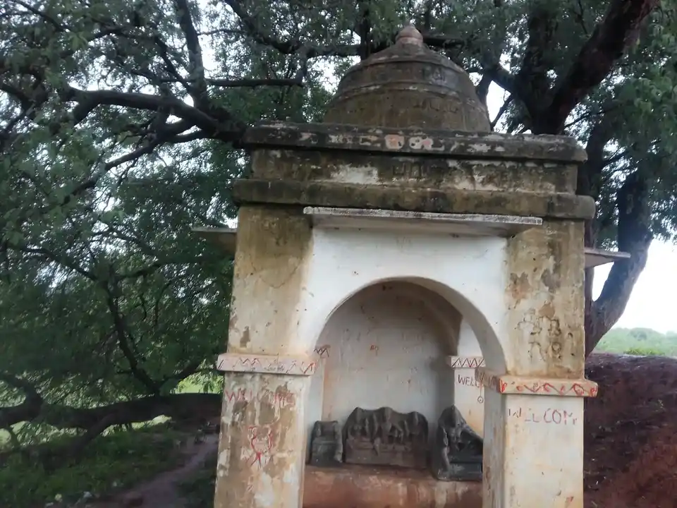 Arulmigu Ayyanar Temple, Solankuruni - 625022 அய்யனார் கோயில், Solankuruni - 625022, Madurai - Ancient Temple Architecture and History Image 3
