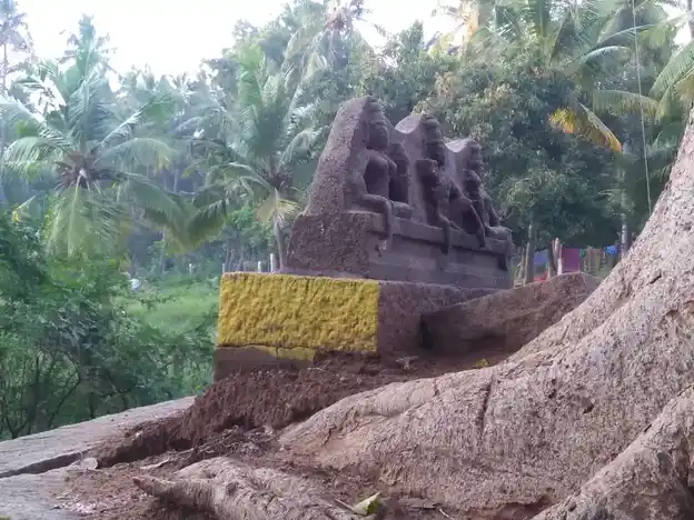 Arulmigu Ayyanar Temple, V. Elavankulam - 625501 அருள்மிகு அய்யனார் திருக்கோயில், வ. இளவன்குளம் - 625501, Madurai - Ancient Temple Architecture and History Image 3