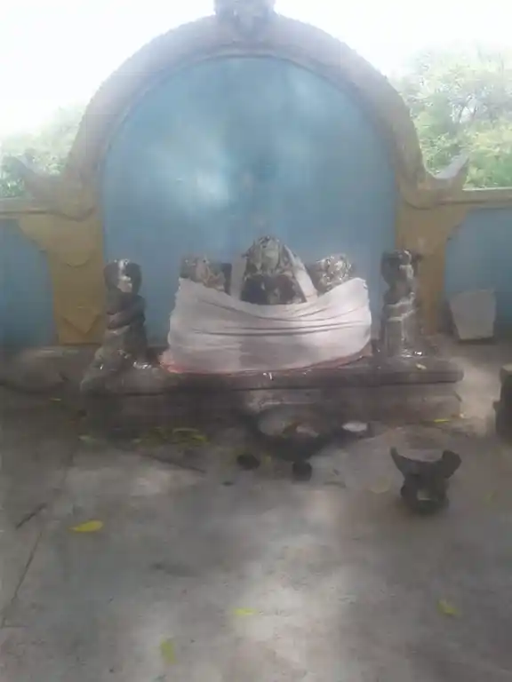 Arulmigu Ayyanar Temple, Vallakulam - 625402 அய்யனார் கோயில், Vallakulam - 625402, Madurai - Ancient Temple Architecture and History Image 5