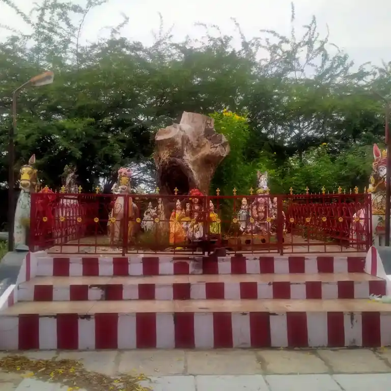 Arulmigu Ayyanar Temple, Veppadappu - 625106 அருள்மிகு அய்யனார் திருக்கோயில், Veppadappu - 625106, Madurai - Ancient Temple Architecture and History Image 4