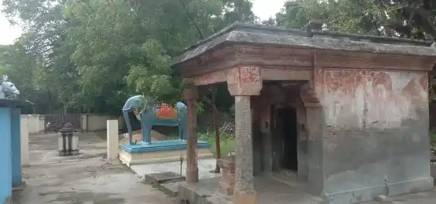 Arulmigu Ayyanar, Vazhikaraiyan And Ladasanyasi Temple, Vazhuvoor - 609401 Arulmigu Ayyanar, Vazhikaraiyan And Ladasanyasi Temple, Vazhuvur - 609401, Mayiladuthurai - Ancient Temple Architecture and History Image 2