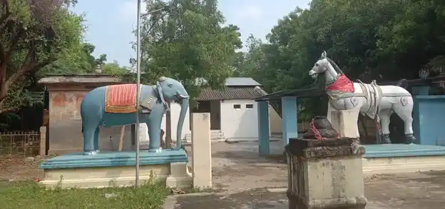 Arulmigu Ayyanar, Vazhikaraiyan And Ladasanyasi Temple, Vazhuvoor - 609401 Arulmigu Ayyanar, Vazhikaraiyan And Ladasanyasi Temple, Vazhuvur - 609401, Mayiladuthurai - Ancient Temple Architecture and History Image 6