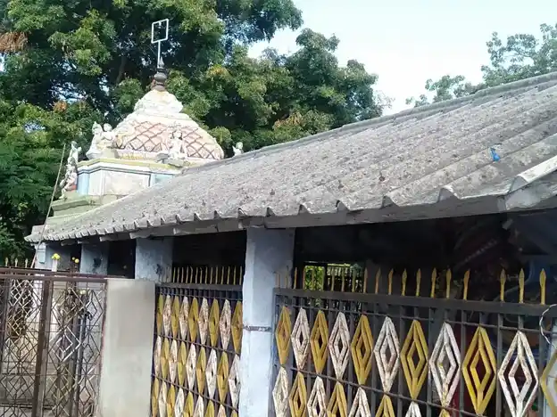Arulmigu Ayyanarappaswamy Temple, Kodunthurai - 621204 அருள்மிகு அய்யனாரப்பசாமி திருக்கோயில், Kodunthurai - 621204, Thiruchirappalli - Ancient Temple Architecture and History Image 2