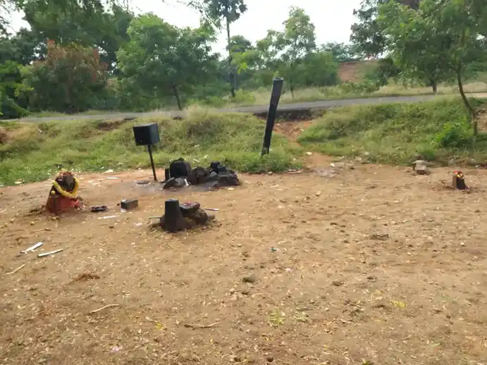 Arulmigu Ayyannar Temple, Rachandar Thirumalai - 621313 அருள்மிகு அய்யனார் திருக்கோயில், - 621313, Karur - Ancient Temple Architecture and History Image 3