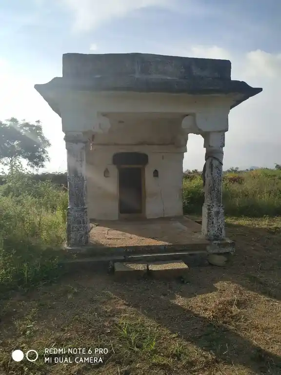 Arulmigu Ayynar Temple, Alundhalaipoor - 621712