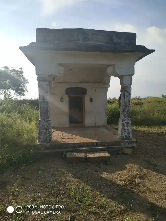 Arulmigu Ayynar Temple, Alundhalaipoor - 621712 அருள்மிகு அய்யனார் திருக்கோயில, அழுந்தலைப்பூர் - 621712, Thiruchirappalli - Ancient Temple Architecture and History Image 2
