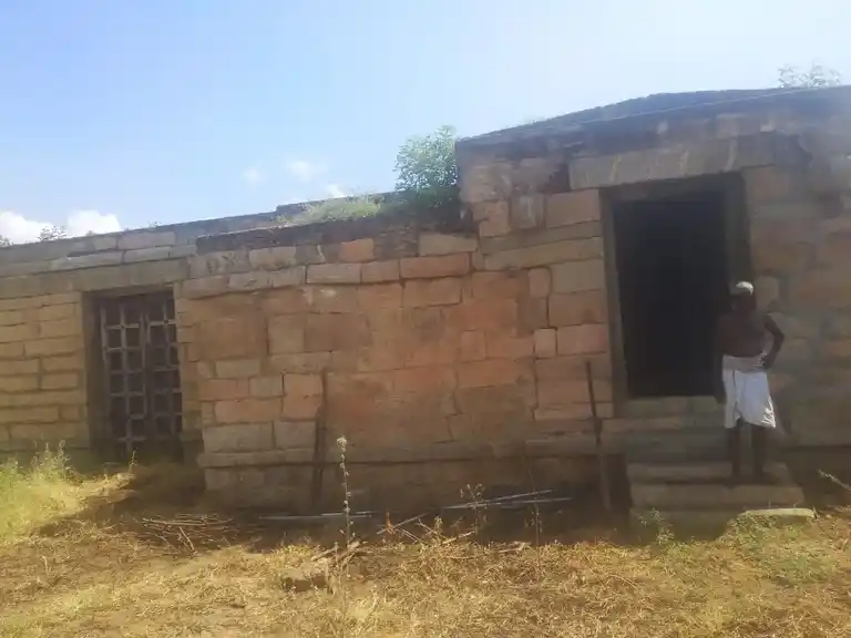 Arulmigu Azhaganatchiyamman Karuppannaswamy Mariyamman Bhagavathiyammantemple, Palaiyajeyankondam - 639102 Arulmigu Azhaganatchiyamman Karuppannaswamy Mariyamman Bhagavathiyammantemple, Palaiyajeyankondam - 639102, Karur - Ancient Temple Architecture and History Image 2