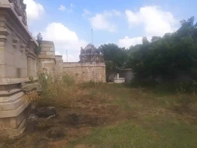 Arulmigu Azhaganatchiyamman Karuppannaswamy Mariyamman Bhagavathiyammantemple, Palaiyajeyankondam - 639102 Arulmigu Azhaganatchiyamman Karuppannaswamy Mariyamman Bhagavathiyammantemple, Palaiyajeyankondam - 639102, Karur - Ancient Temple Architecture and History Image 4