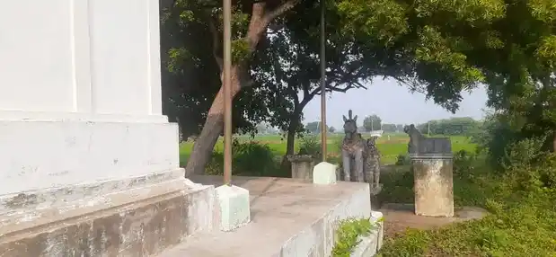 Arulmigu Azhagiya Ayyanar Temple, Kargudi - 609204 Arulmigu Azhagiya Ayyanar Temple, Kargudi - 609204, Mayiladuthurai - Ancient Temple Architecture and History Image 4