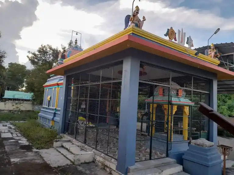 Arulmigu Azhagiya Manavaala Sundara Narayana Perumal Temple, Paaranji - 632510 அருள்மிகு அழகிய சுந்தர நாராயன பெருமாள் திருக்கோயில், பாராஞ்சி - 632510, Ranipet - Ancient Temple Architecture and History Image 4