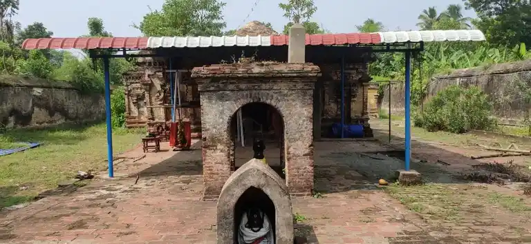 Arulmigu Azhagiyanatha Swamy Temple, Chozhampettai - 609003 Arulmigu Azhagiyanatha Swamy Temple, Chozhampettai - 609003, Mayiladuthurai - Ancient Temple Architecture and History Image 3
