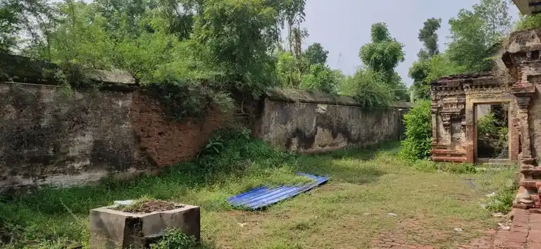 Arulmigu Azhagiyanatha Swamy Temple, Chozhampettai - 609003 Arulmigu Azhagiyanatha Swamy Temple, Chozhampettai - 609003, Mayiladuthurai - Ancient Temple Architecture and History Image 5