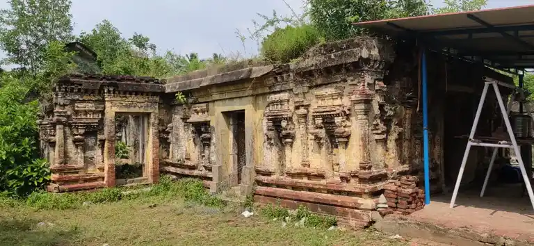 Arulmigu Azhagiyanatha Swamy Temple, Chozhampettai - 609003 Arulmigu Azhagiyanatha Swamy Temple, Chozhampettai - 609003, Mayiladuthurai - Ancient Temple Architecture and History Image 6
