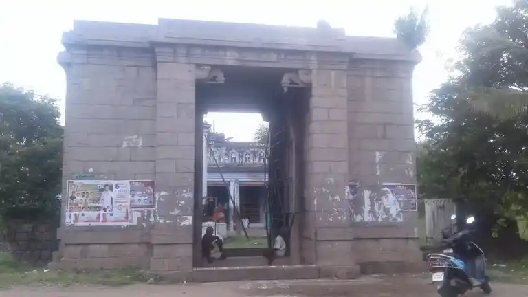 Arulmigu Azhagurayaperumal Temple, Kadayampatty, Idanganasalai - 637502 அருள்மிகு அழகுராய பெருமாள் திருக்கோயில், Kadayampatty, Idanganasalai - 637502, Salem - Ancient Temple Architecture and History Image 4