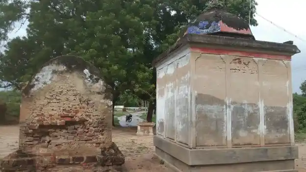 Arulmigu Azhakiya Meenal Temple, Aalimadurai - 623701