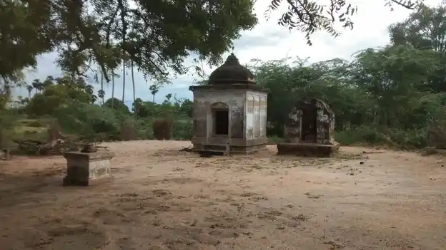 Arulmigu Azhakiya Meenal Temple, Aalimadurai - 623701 அருள்மிகு. அழகிய மீனாள் திருக்கோயில், Aalimadurai - 623701, Sivagangai - Ancient Temple Architecture and History Image 4