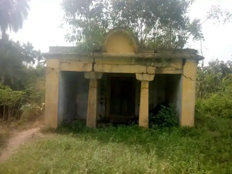 Arulmigu Badri Narayanasamy Temple, Inside The Village, Veeraragavapuram - 631209 அருள்மிகு பத்ரிநாராயணசுவாமி திருக்கோயில், Inside The Village, Veeraragavapuram - 631209, Tiruvallur - Ancient Temple Architecture and History Image 2