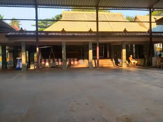 Arulmigu Bagavathi Arulmiguman Temple, Mondaikadu - 629175 அருள்மிகு பகவதி அம்மன் திருக்கோயில், மண்டைக்காடு - 629175, Kanyakumari - Ancient Temple Architecture and History Image 2