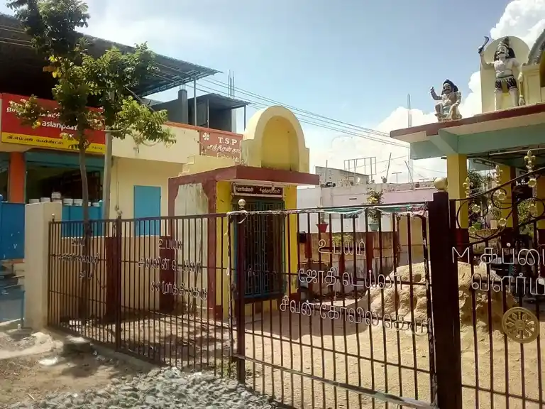 Arulmigu Bagavathiamman (A) Karuppasamy Temple, Sundaravelpuram, - 628001 அருள்மிகு பகவதியம்மன் மற்றும் கருப்பசாமி திருக்கோயில், Sundaravelpuram, - 628001, Thoothukudi - Ancient Temple Architecture and History Image 4