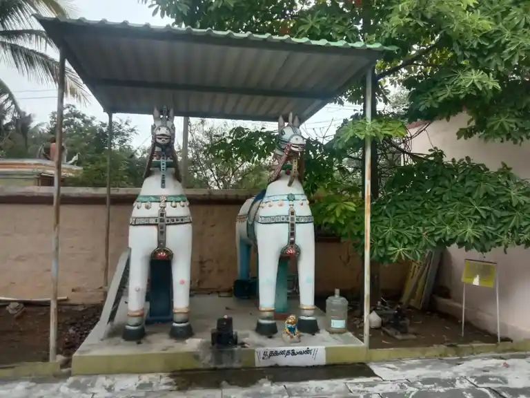 Arulmigu Bagavathiamman Temple, Kilkadavukarai, Karegoundenpalayam - 641653 அருள்மிகு பகவதியம்மன் திருக்கோயில், Kilkadavukarai, Karegoundenpalayam - 641653, Coimbatore - Ancient Temple Architecture and History Image 5