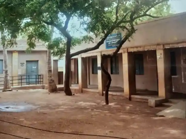 Arulmigu Bagavathiamman Temple, Kottur - 625534 அருள்மிகு பகவதியம்மன் திருக்கோயில், Kottur - 625534, Theni - Ancient Temple Architecture and History Image 3