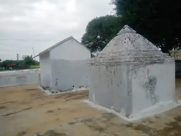 Arulmigu Bagavathiamman Temple, Reddaikinaru - 638055 அருள்மிகு பகவதியம்மன் மற்றும் மாரியம்மன் திருக்கோயில், Reddaikinaru - 638055, Tiruppur - Ancient Temple Architecture and History Image 4