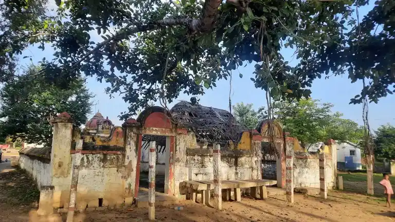 Arulmigu Bagavathiyamman Temple, Eruthuppatti - 622101 அருள்மிகு பகவதியம்மன் திருக்கோயில், Eruthuppatti - 622101, Pudukkottai - Ancient Temple Architecture and History Image 5