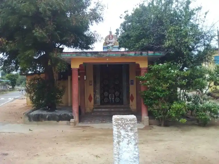 Arulmigu Bahavathiyamman Temple, Karuvapulanpatti - 622409 அருள்மிகு பகவதியம்மன் திருக்கோயில், Karuvapulanpatti - 622409, Pudukkottai - Ancient Temple Architecture and History Image 2