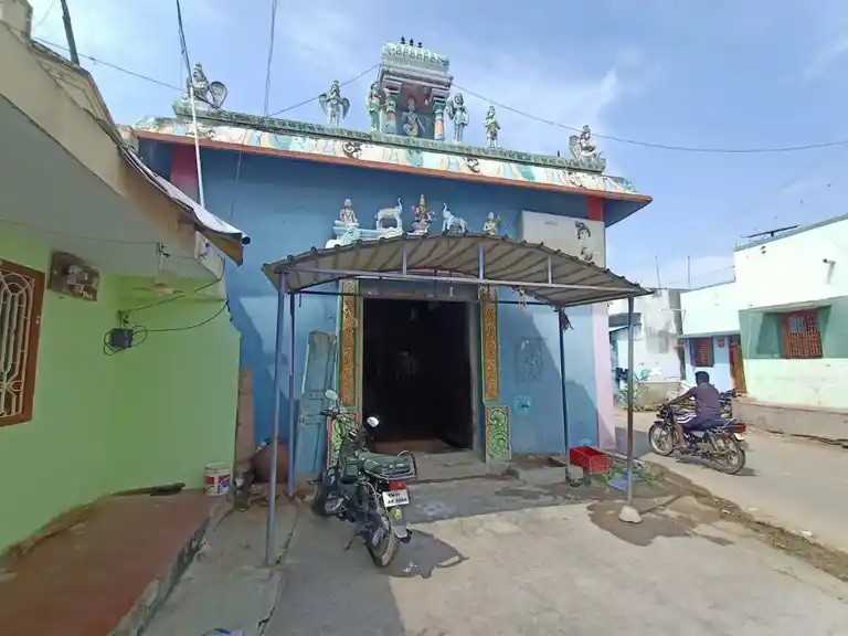 Arulmigu Balagopala Perumal Temple, V.Puthur - 605752 அருள்மிகு பாலகோபாலபெருமாள் திருக்கோயில், V.Puthur - 605752, Viluppuram - Ancient Temple Architecture and History Image 4