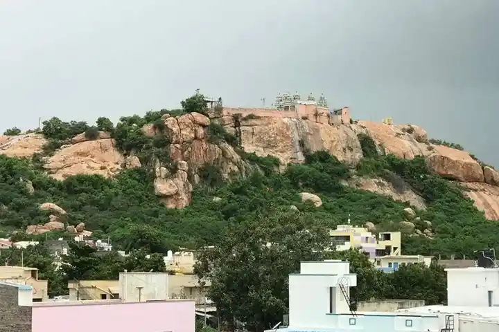 Arulmigu Balasubramaniya Swamy Temple, Pugalimalai, Karur - 639117 அருள்மிகு பாலசுப்ரமணியசுவாமி திருக்கோயில், Pugalimalai, Karur - 639117, Karur - Ancient Temple Architecture and History Image 3