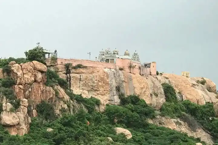 Arulmigu Balasubramaniya Swamy Temple, Pugalimalai, Karur - 639117 அருள்மிகு பாலசுப்ரமணியசுவாமி திருக்கோயில், Pugalimalai, Karur - 639117, Karur - Ancient Temple Architecture and History Image 4