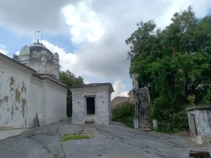 Arulmigu Balasubramaniyaswamy Temple, Manampoondi - 605759 அருள்மிகு பாலசுப்ரமணியசுவாமி திருக்கோயில், Manampoondi - 605759, Viluppuram - Ancient Temple Architecture and History Image 2