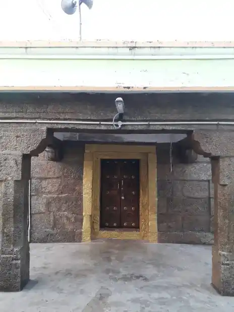 Arulmigu Balavilvanatheeshwarar Temple, Sikarajapuram - 632515 அருள்மிகு பாலவில்வநாதீஸ்வரர் திருக்கோயில், சீக்கராஜபுரம் - 632515, Ranipet - Ancient Temple Architecture and History Image 5