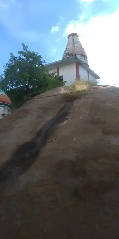 Arulmigu Banda Aancheneyar Temple, Hosur - 635105 Arulmigu Banda Aancheneyar Temple, Hosur - 635105, Krishnagiri - Ancient Temple Architecture and History Image 2