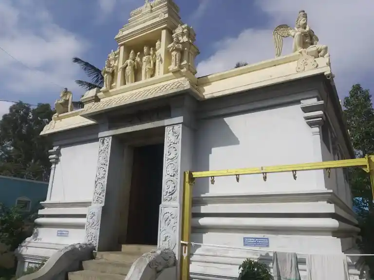 Arulmigu Baskara Venkataramana Swamy Temple, Hosur To Thali Road, Madhagondapalli - 635114 அருள்மிகு பாஸ்கரவெங்கட்ரமணசுவாமி திருக்கோயில், Hosur To Thali Road, Madhagondapalli - 635114, Krishnagiri - Ancient Temple Architecture and History Image 4