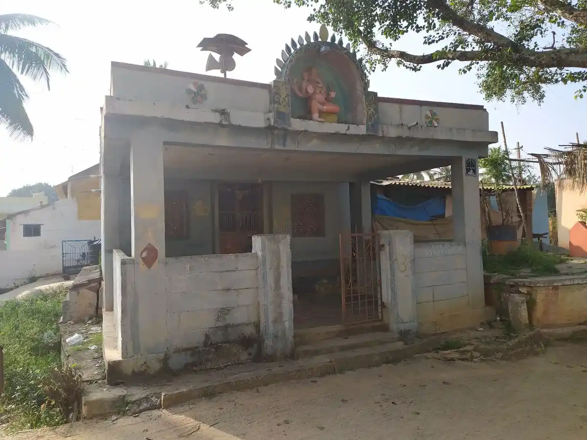 Arulmigu Basuvesrar Temple, Gangadevenapalli - 635107 அருள்மிகு பசுவேஸ்வரர் திருக்கோயில், கங்கதேவனப்பள்ளி - 635107, Krishnagiri - Ancient Temple Architecture and History Image 4
