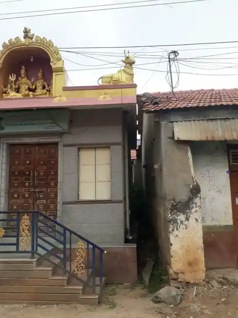 Arulmigu Basuvesrar Temple, Periya Mathagondapalli - 635114 Temple