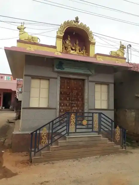 Arulmigu Basuvesrar Temple, Periya Mathagondapalli - 635114 அருள்மிகு பசவேஸ்வரர் திருக்கோயில், Periya Mathagondapalli - 635114, Krishnagiri - Ancient Temple Architecture and History Image 2